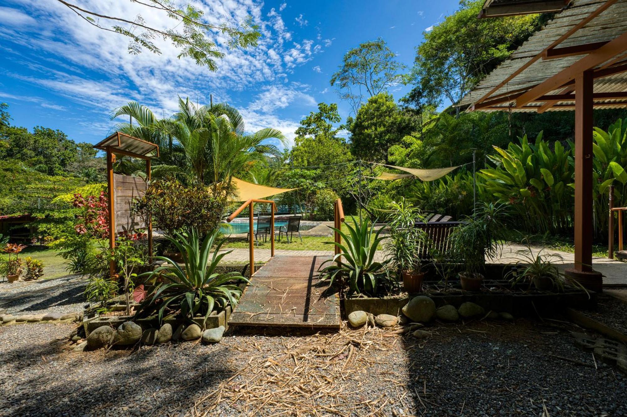 Bamboo River House And Hotel Dominical Esterno foto