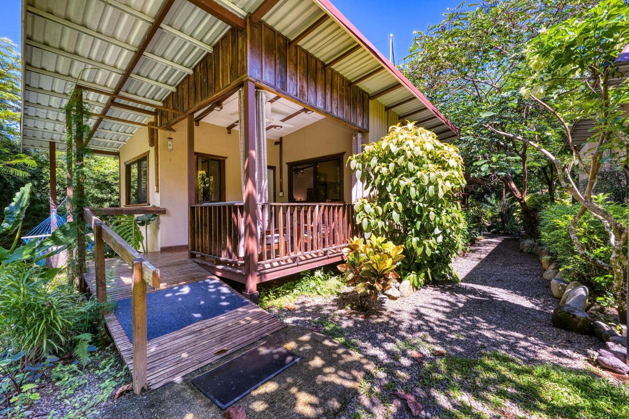 Bamboo River House And Hotel Dominical Esterno foto