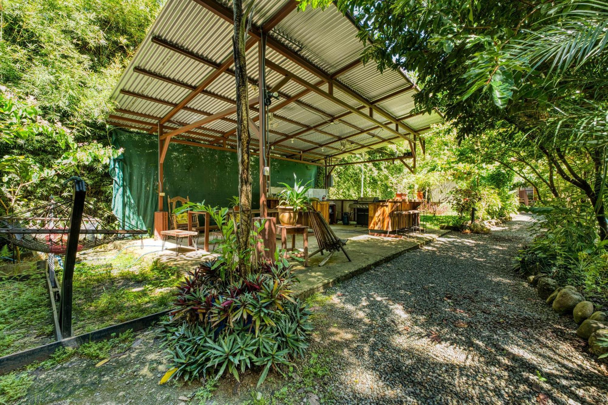 Bamboo River House And Hotel Dominical Esterno foto