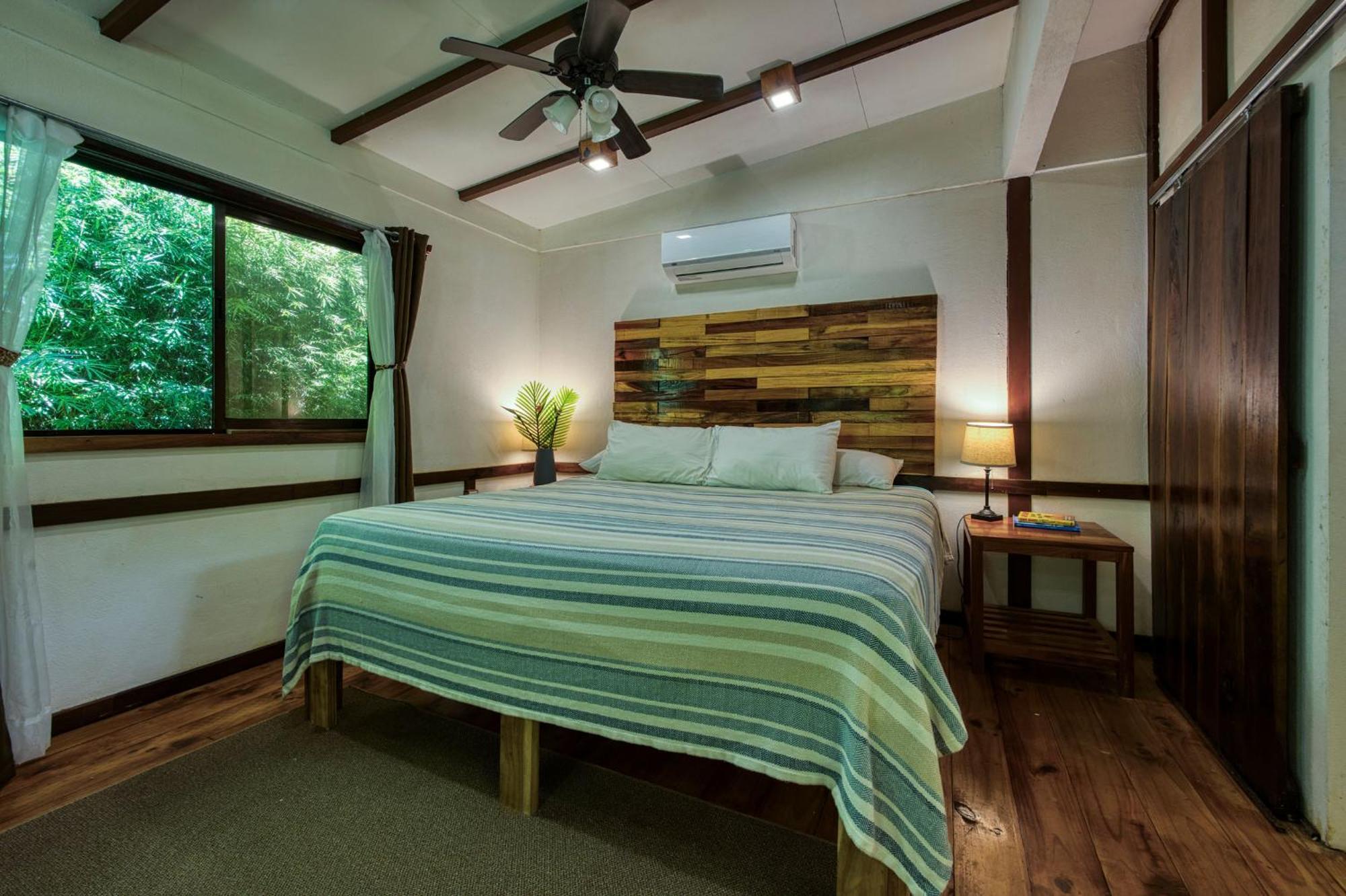 Bamboo River House And Hotel Dominical Esterno foto
