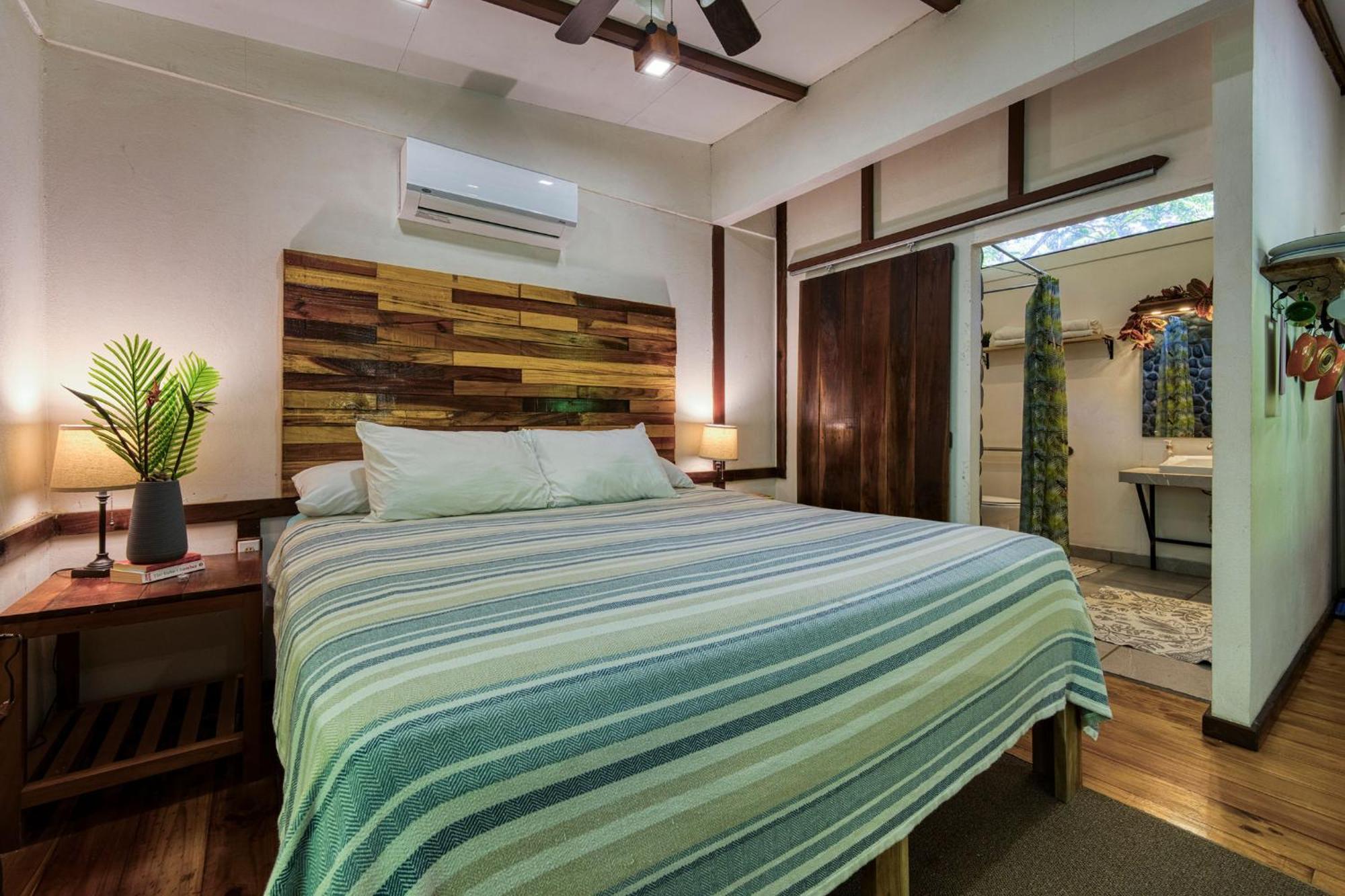 Bamboo River House And Hotel Dominical Esterno foto