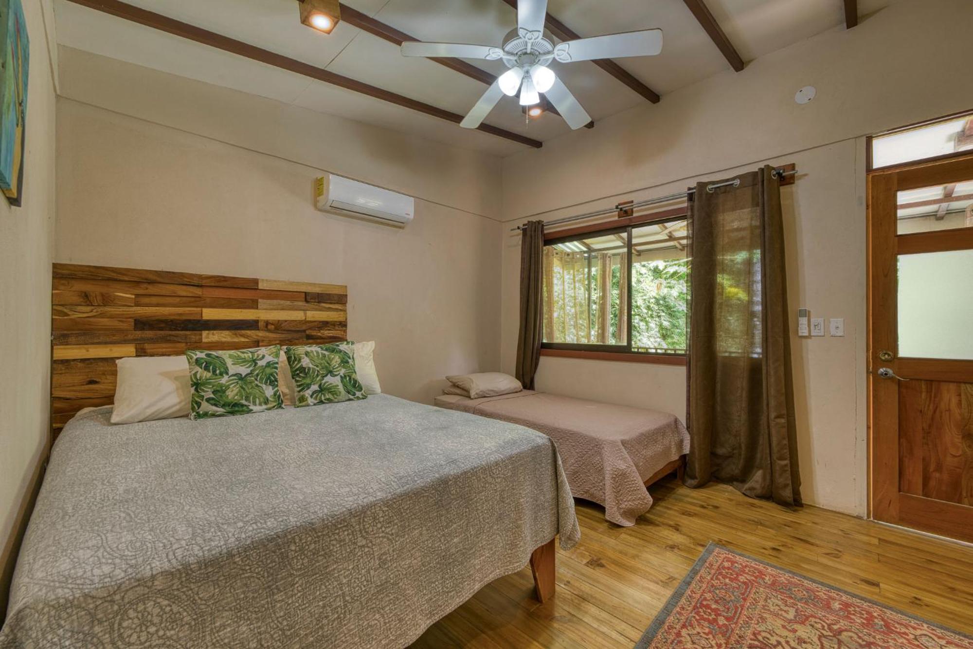 Bamboo River House And Hotel Dominical Esterno foto