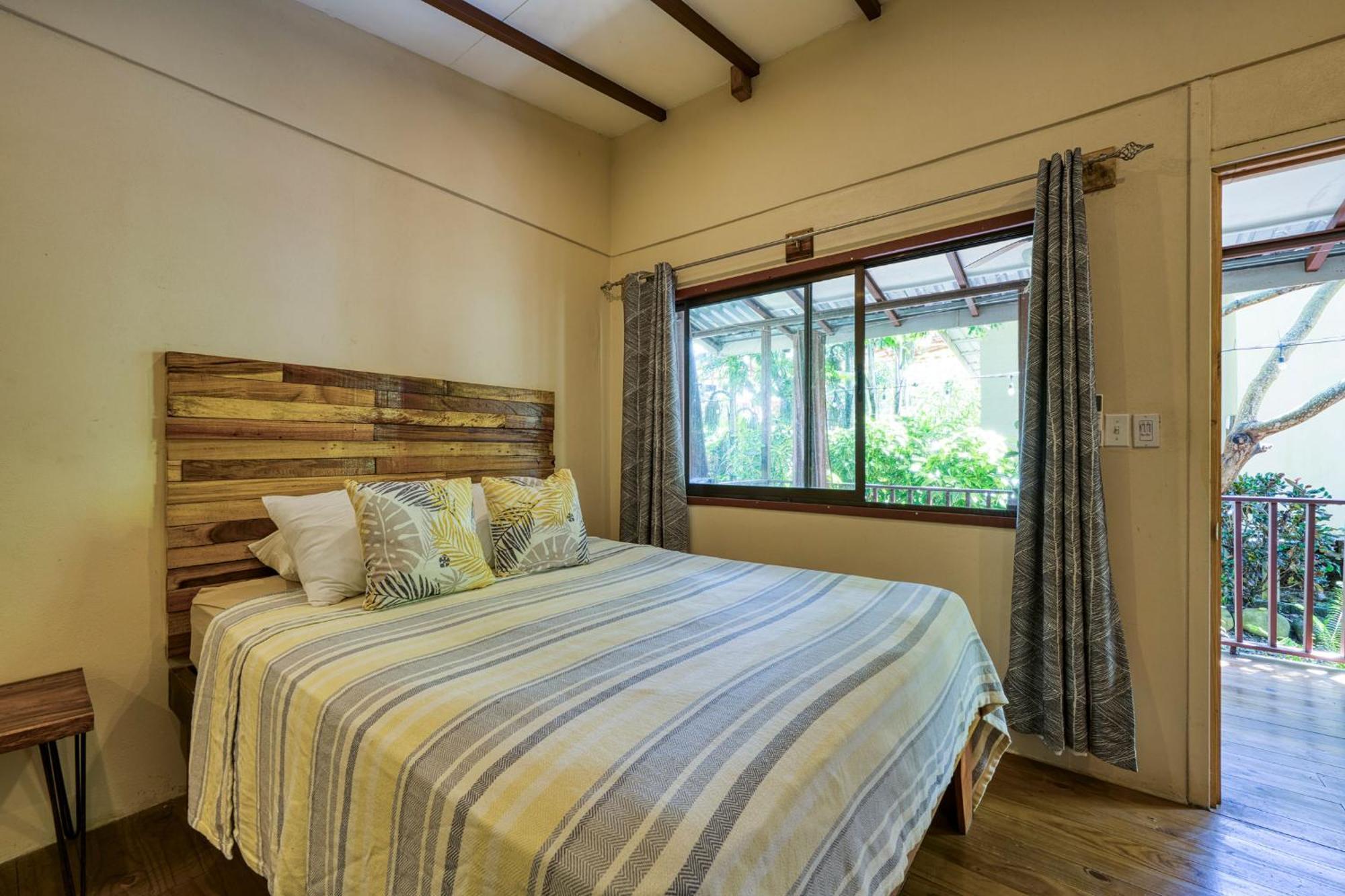 Bamboo River House And Hotel Dominical Esterno foto